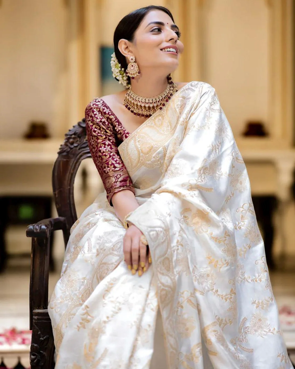 -1117Wx1400H-700019007-white-MODEL4